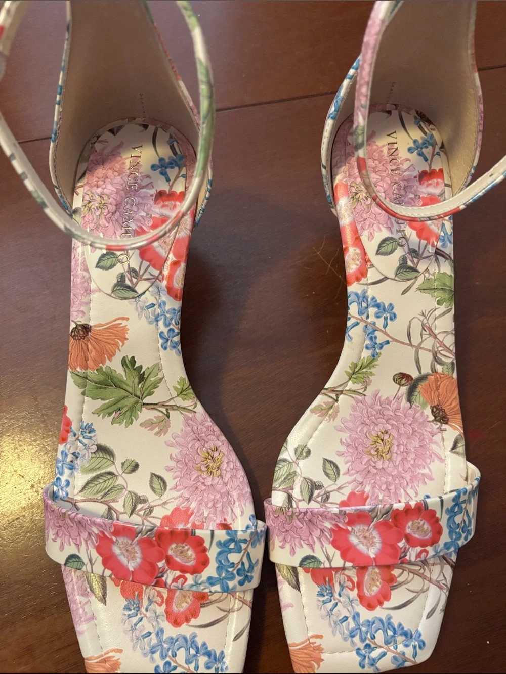 Vince Camuto brand new